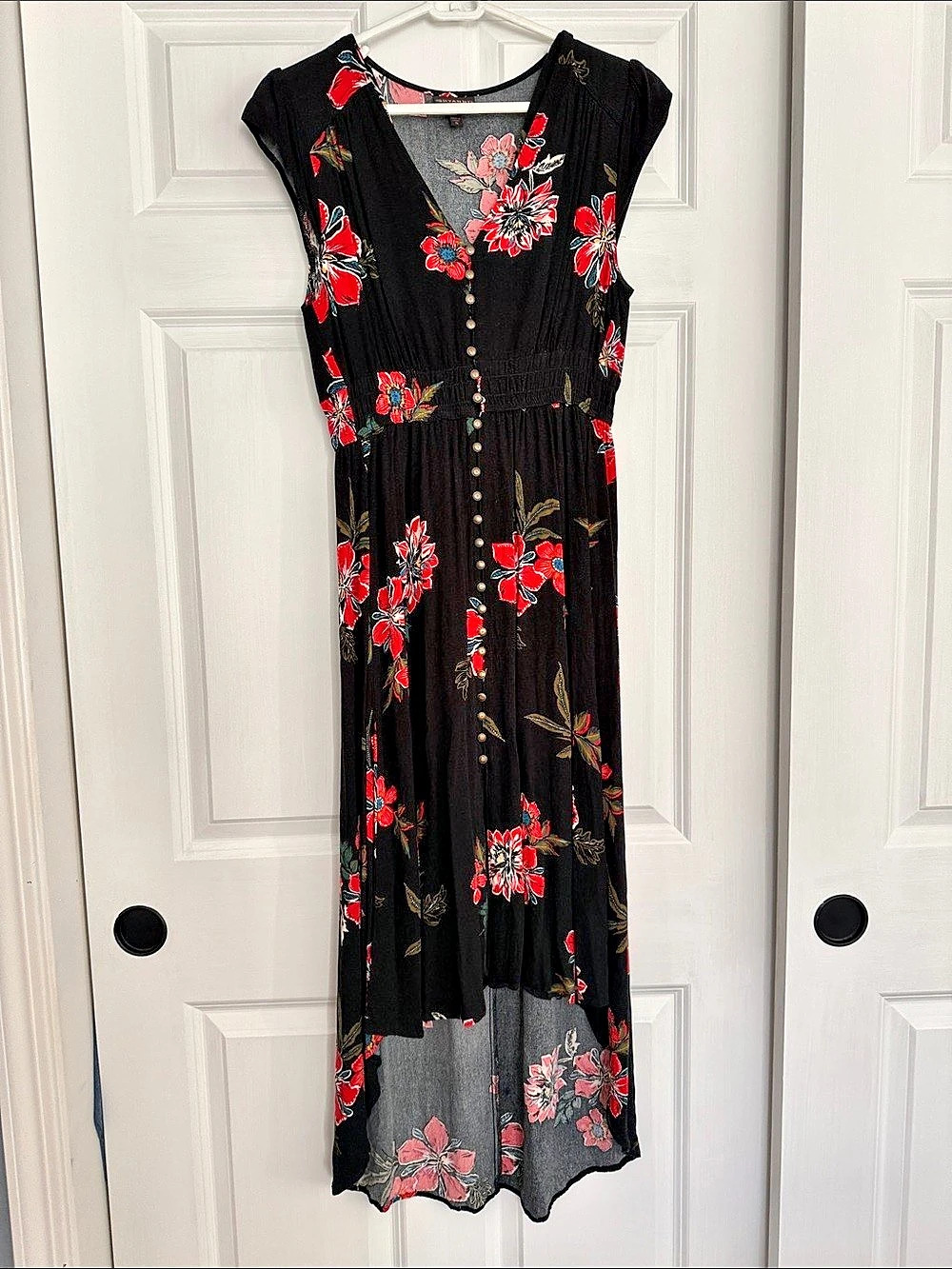 Shyanne Floral Maxi Dress in Black & Red Size Small